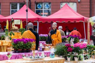 Vesahk Buddah Washing