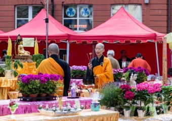 Vesahk Buddah Washing